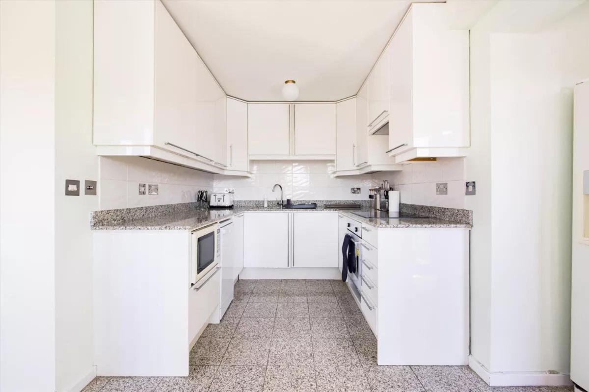 City Riverview Apartment with Parking