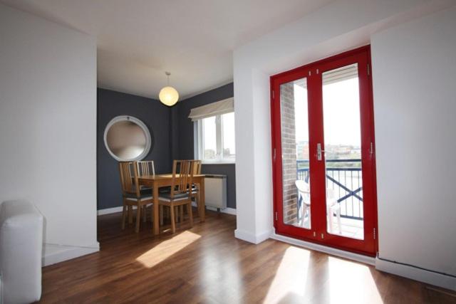 City Riverview Apartment with Parking
