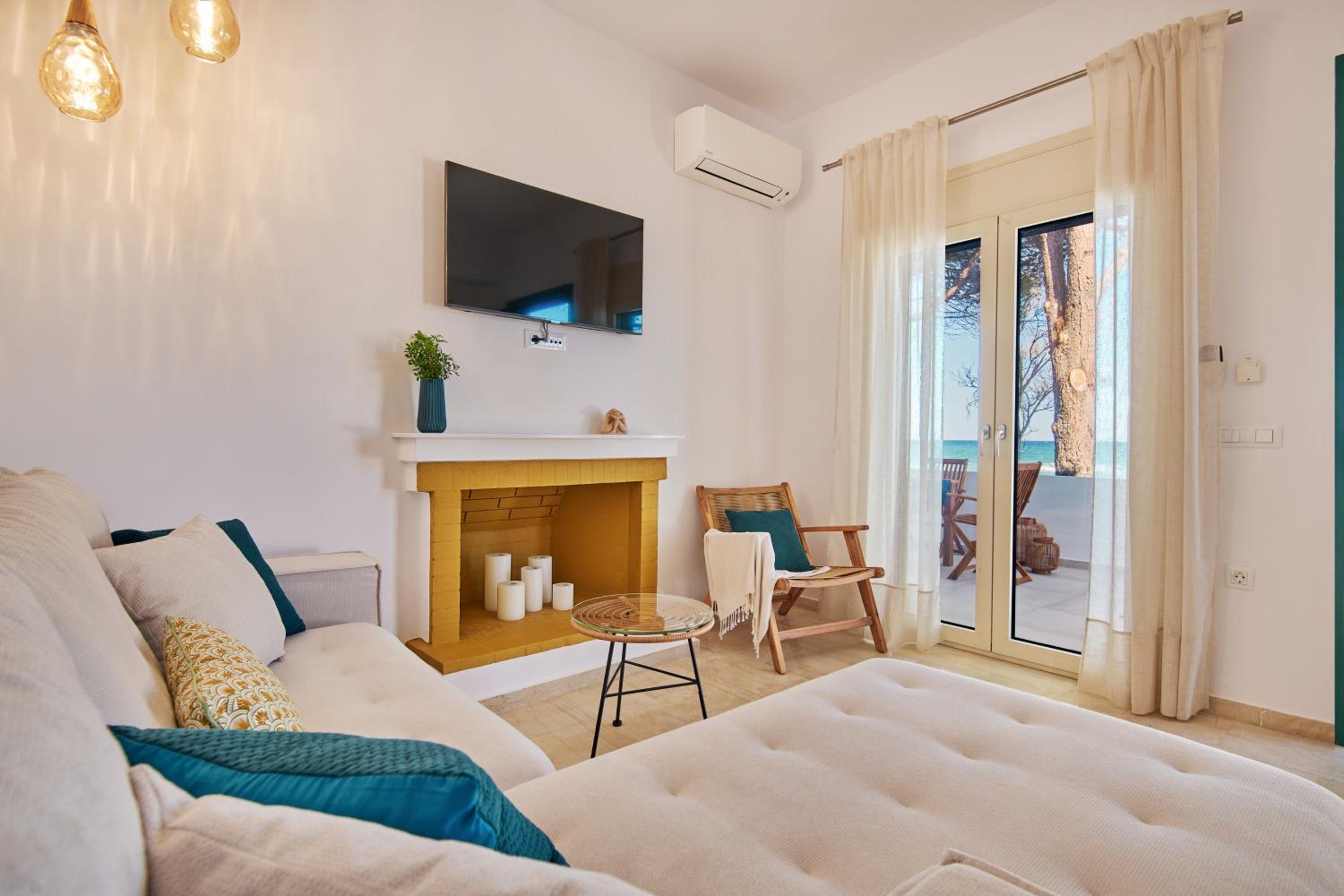 Vera Villa - Brand New Seafront Villa! view 3
