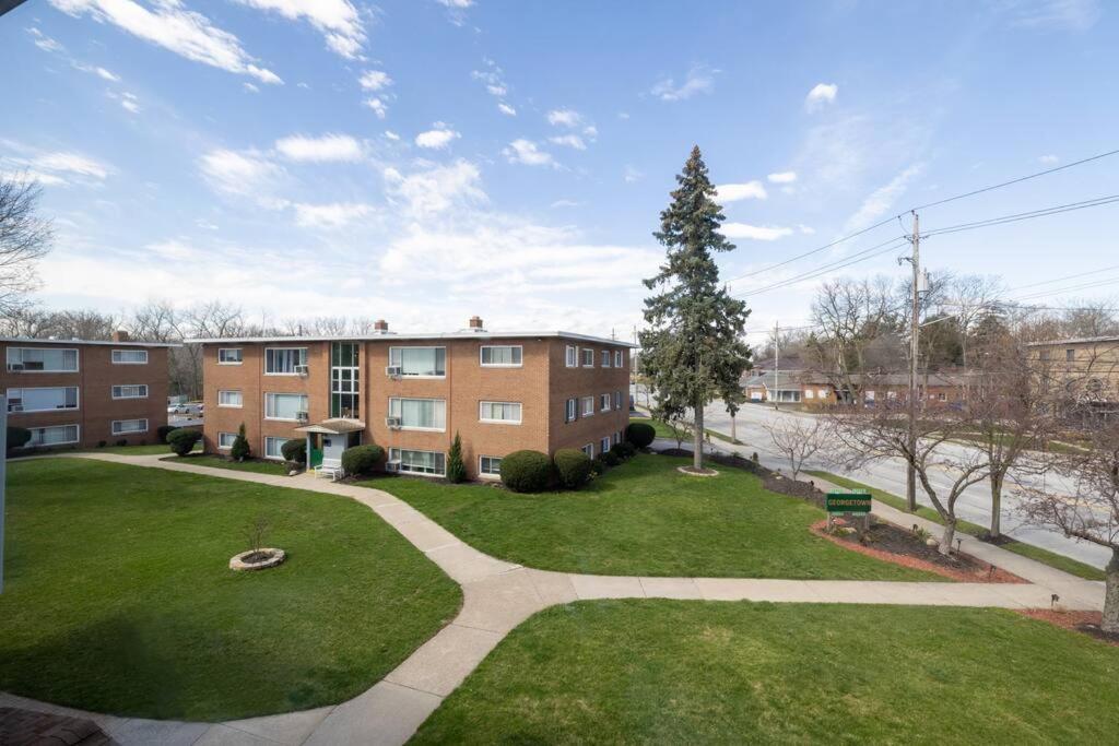 Georgetown Villas Two Bedroom 3-2a Apartment in Fairview Park, Ohio! view 2