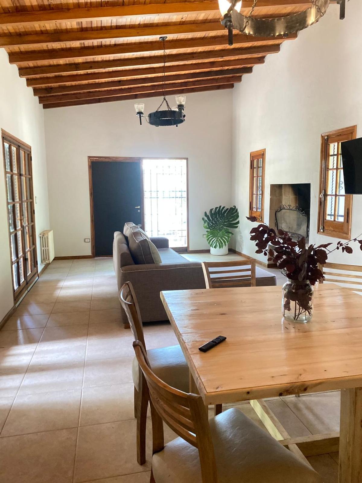 Casa amplia y comoda en exclusiva zona de Chacras de Coria