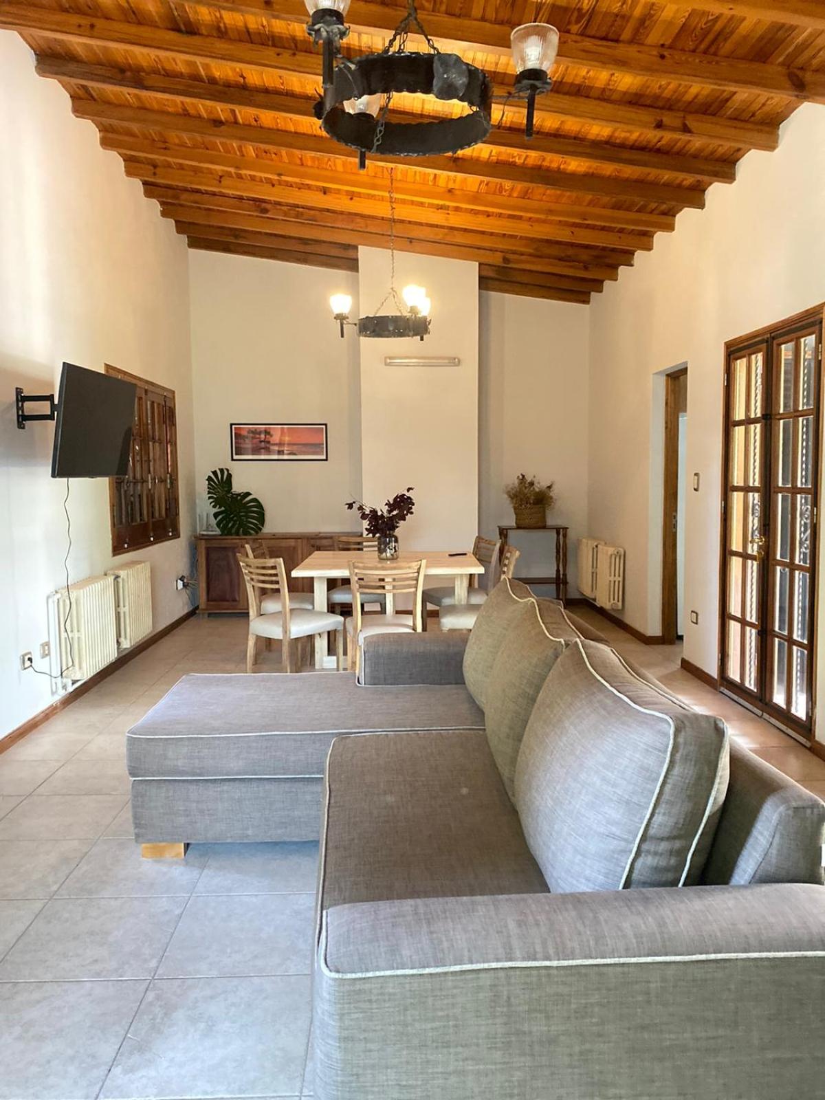 Casa amplia y comoda en exclusiva zona de Chacras de Coria