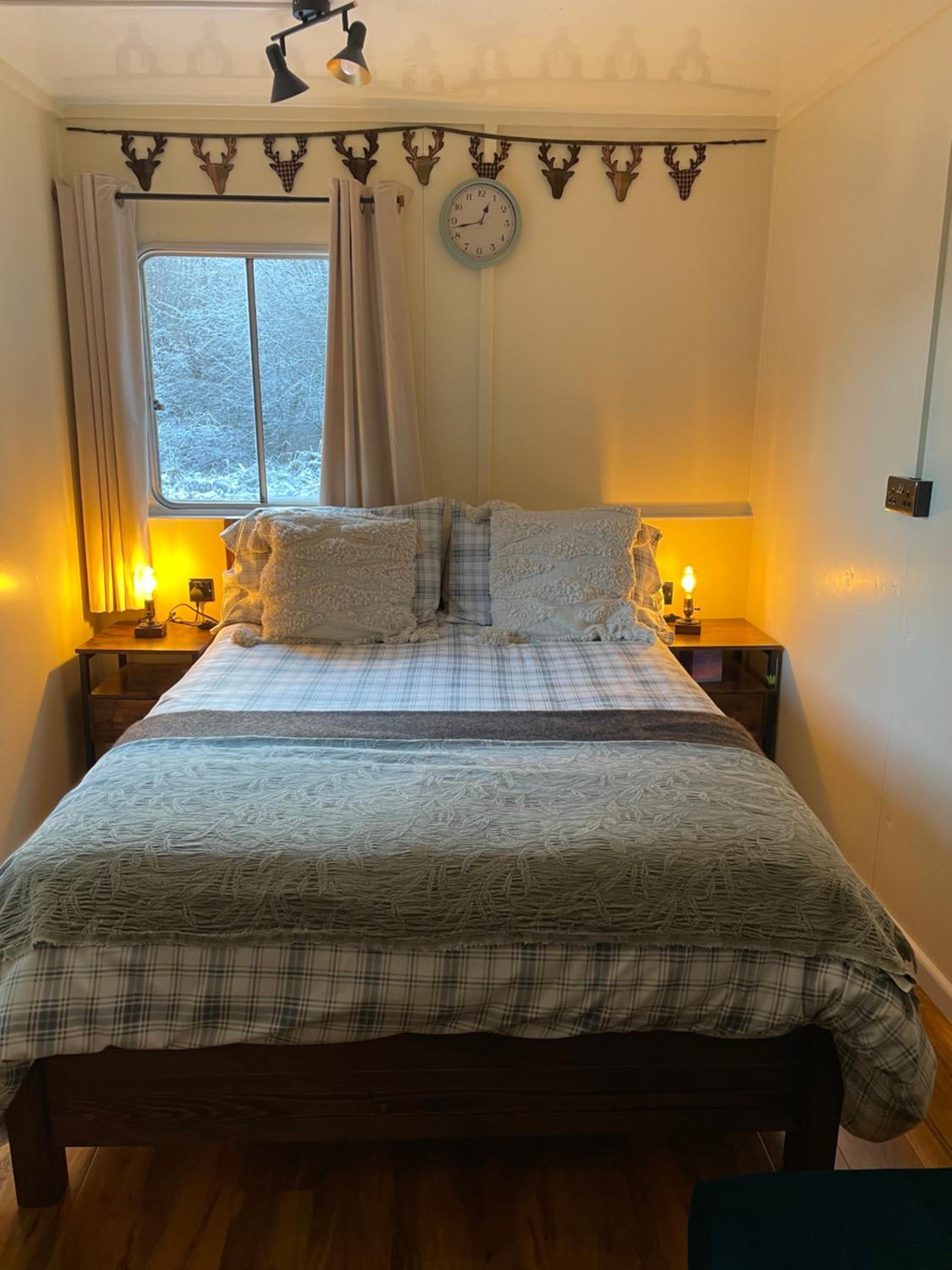 The Cabin, Stronua. A beautiful 1 bedroom cabin. view 2