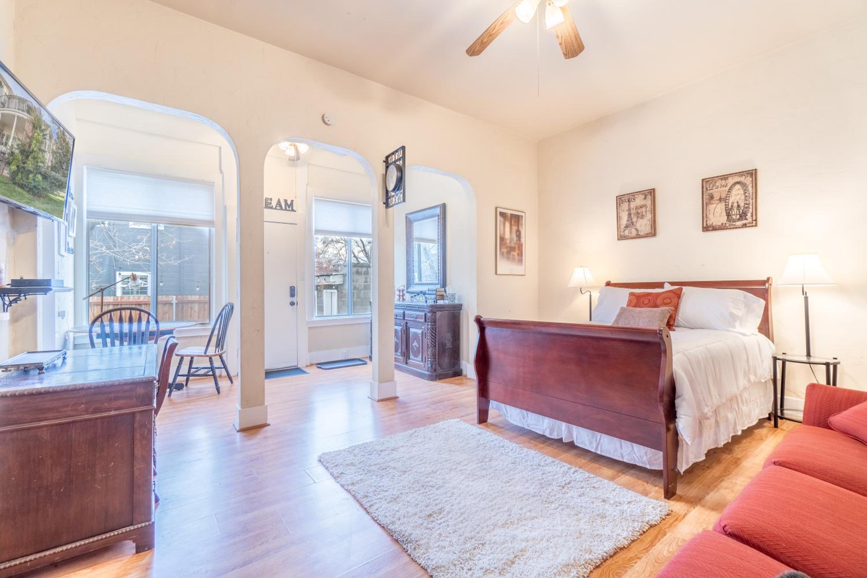 Reno Vacations - Rustic Studio walking distance to Downtown - Property Image 18