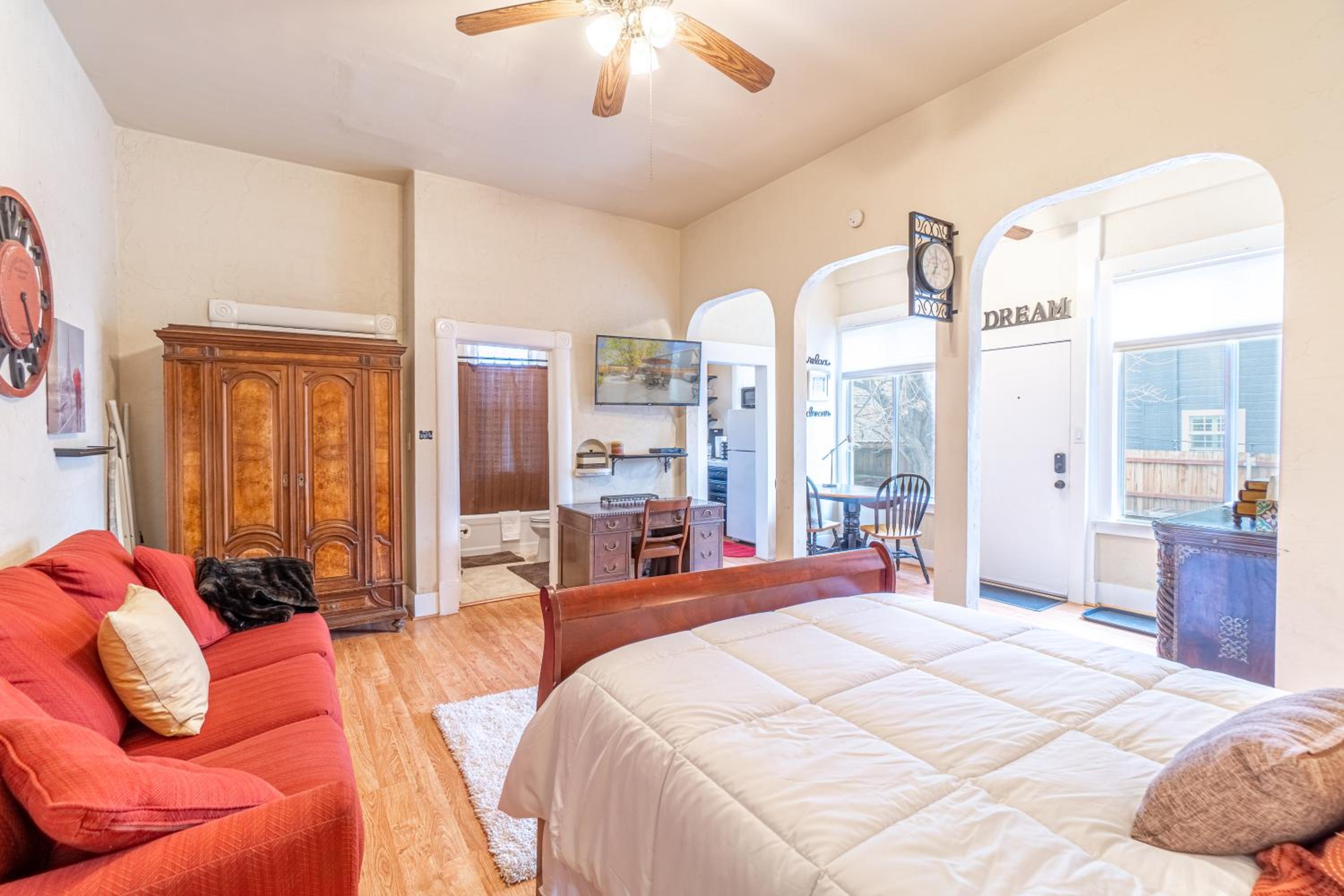 Reno Vacations - Rustic Studio walking distance to Downtown - Property Image 16