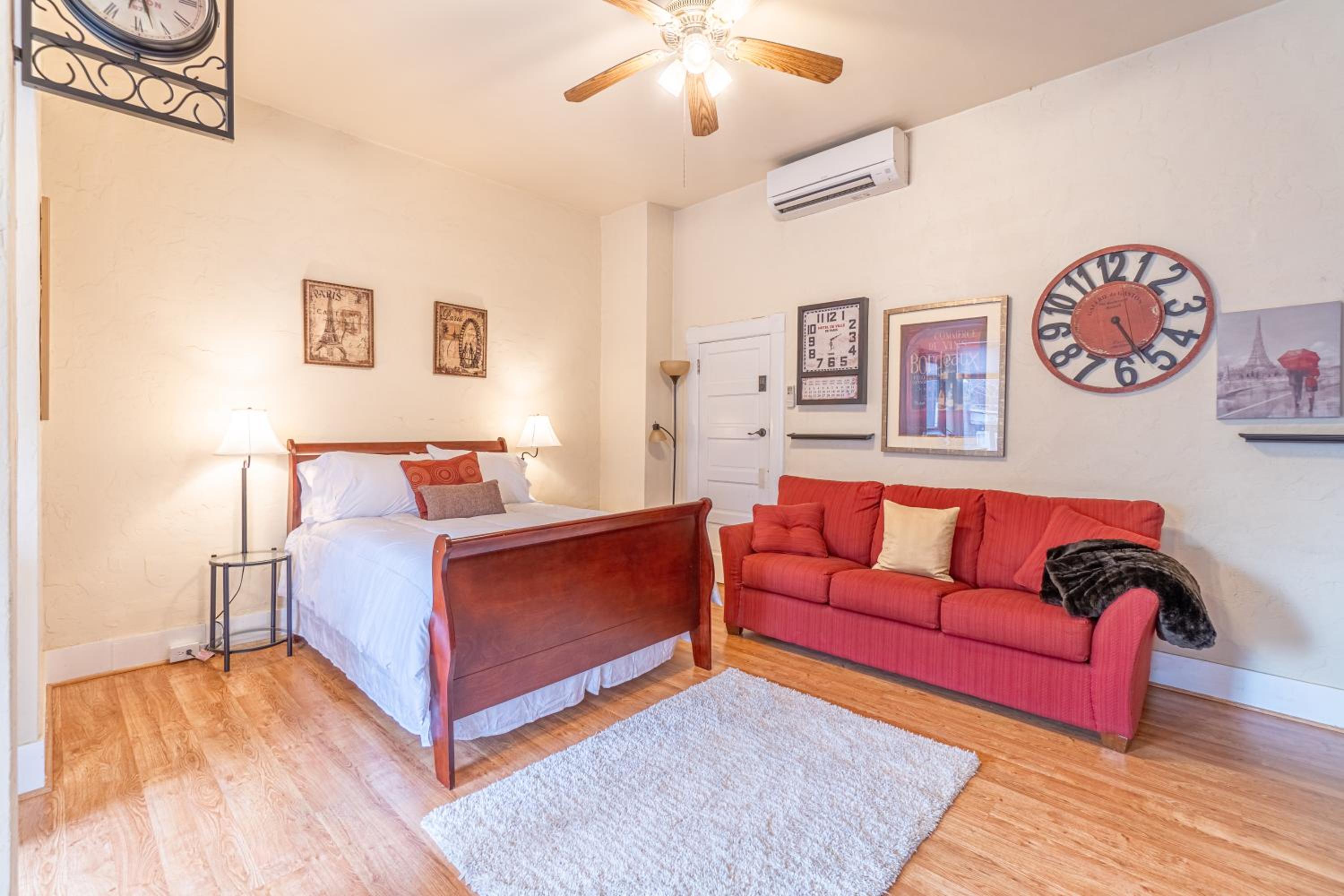 Reno Vacations - Rustic Studio walking distance to Downtown - Property Image 1