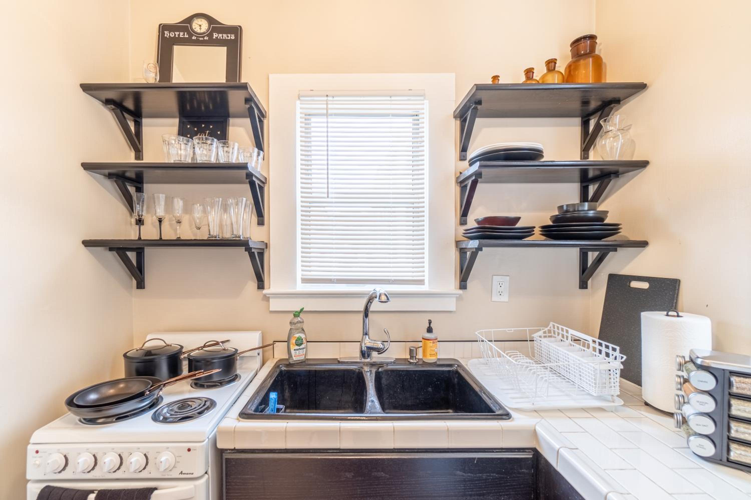 Reno Vacations - Rustic Studio walking distance to Downtown - Property Image 11