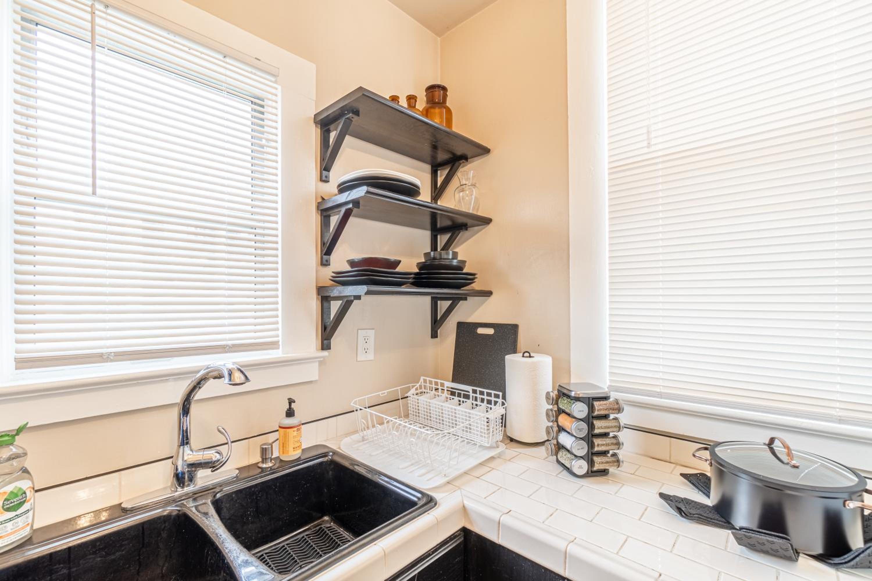 Reno Vacations - Rustic Studio walking distance to Downtown - Property Image 2