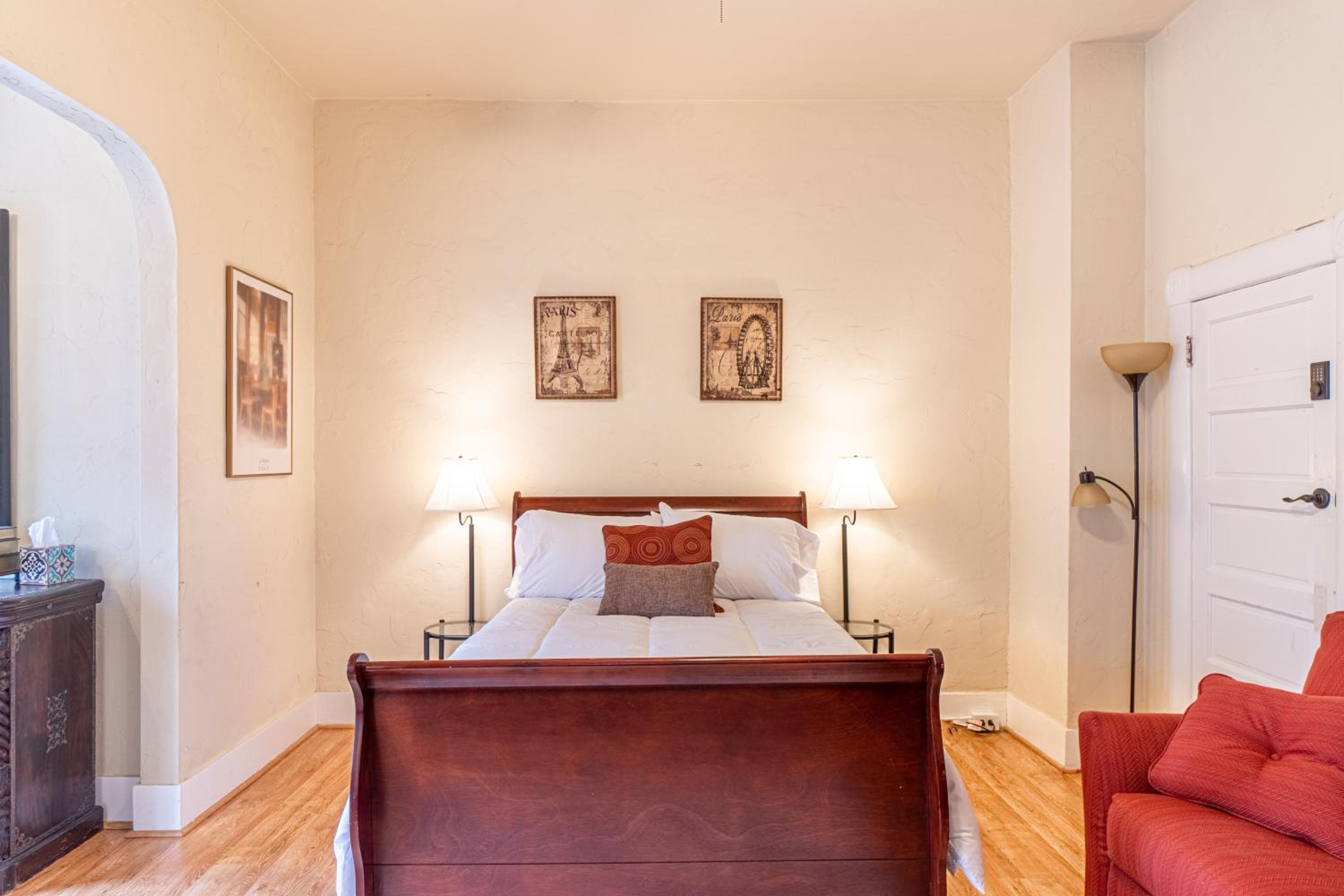 Reno Vacations - Rustic Studio walking distance to Downtown - Property Image 17