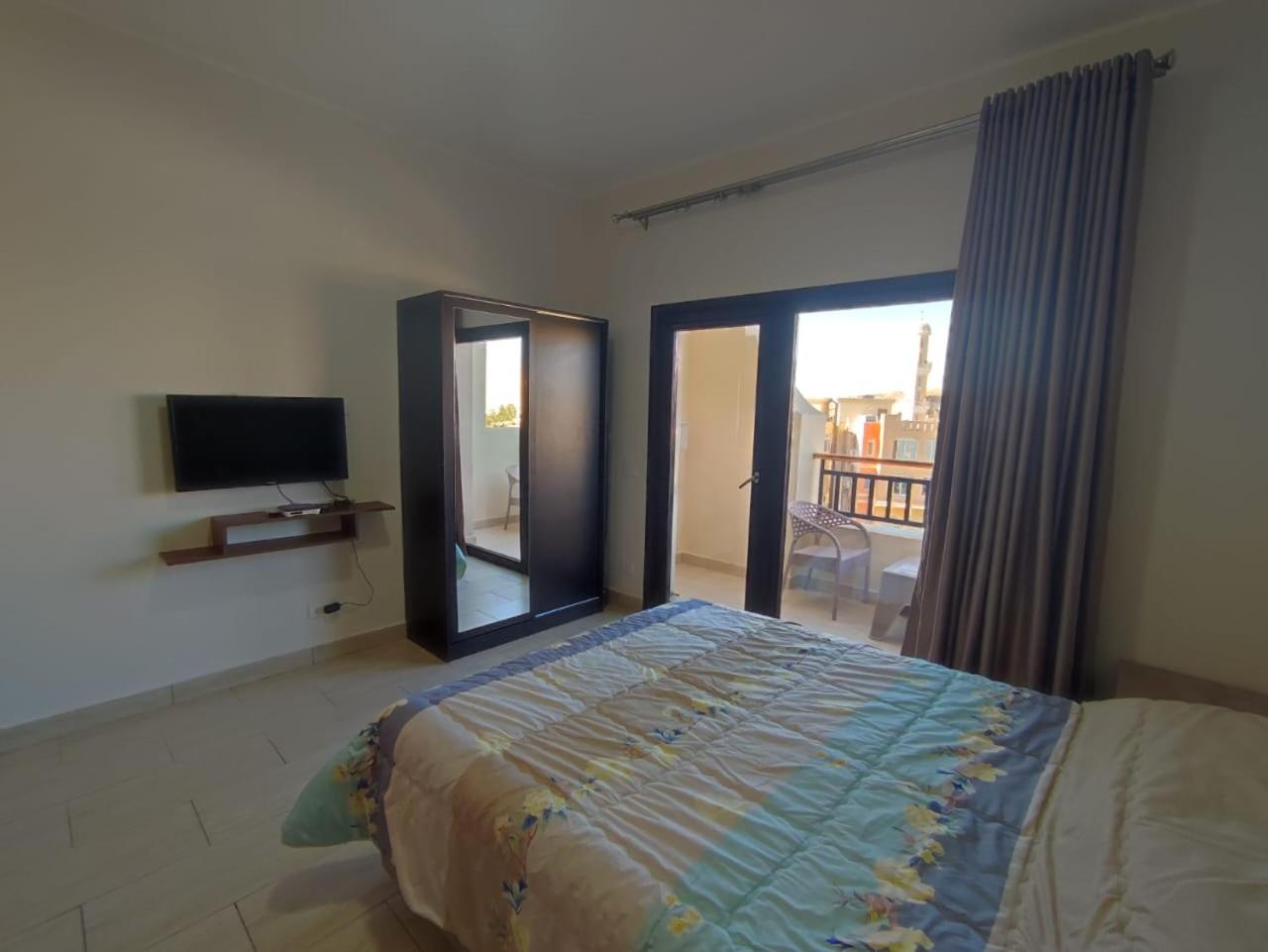 Aldau Heights lovely studio