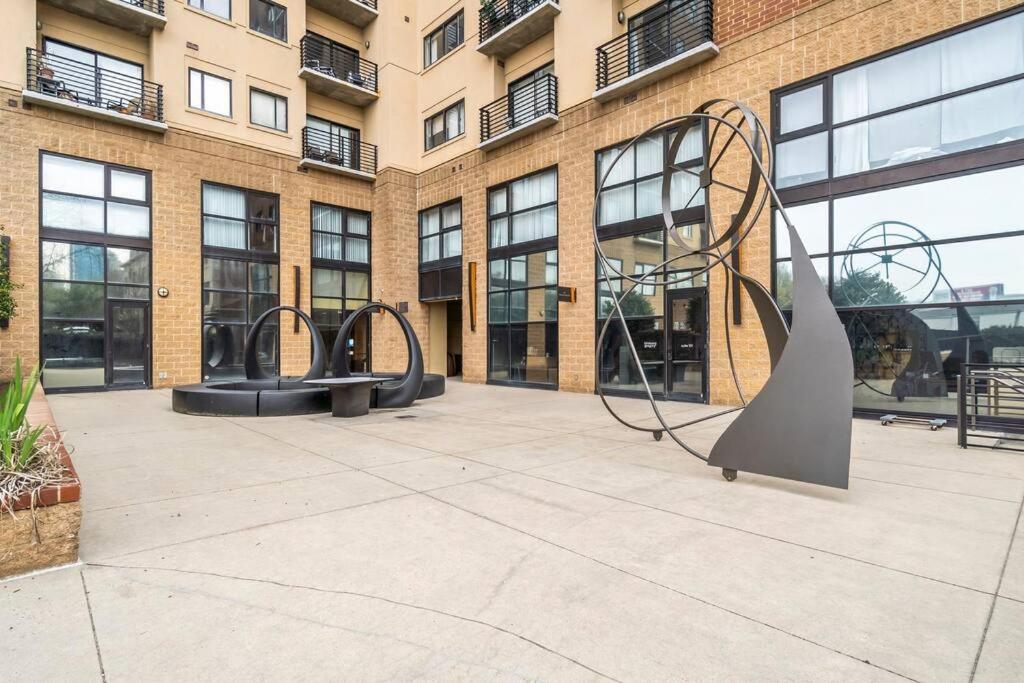 Cozy Condo @ Charlotte NC! w/Pool- Walk to Uptown view 4