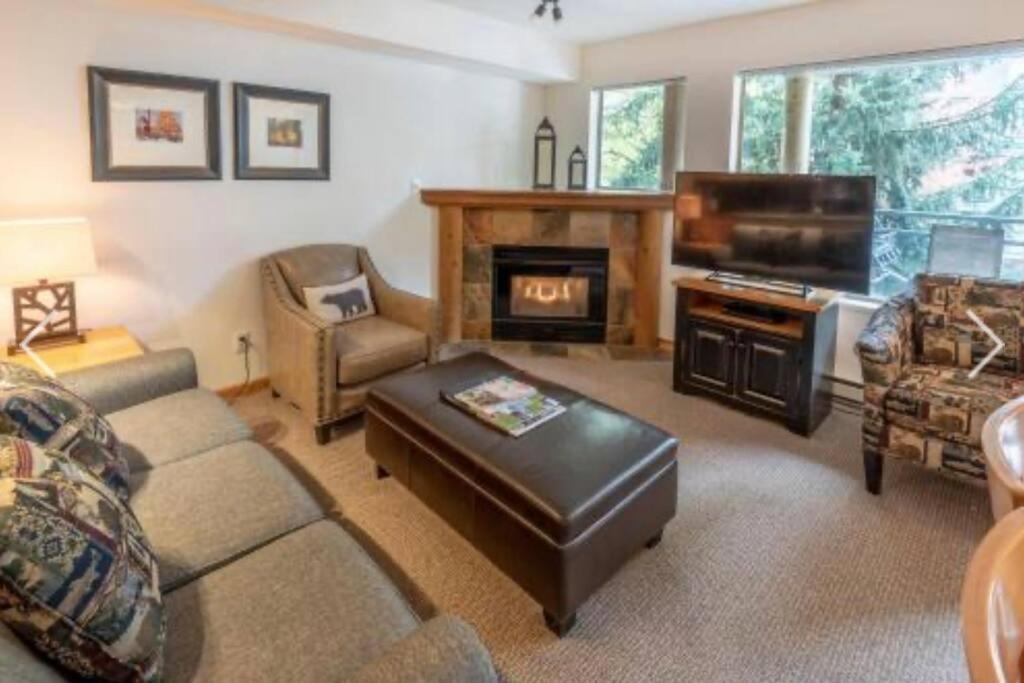 Whistler Steps to Village Sleeps 8 + Jacuz + Park