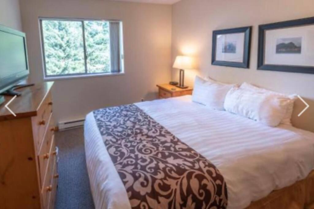 Whistler Steps to Village Sleeps 8 + Jacuz + Park