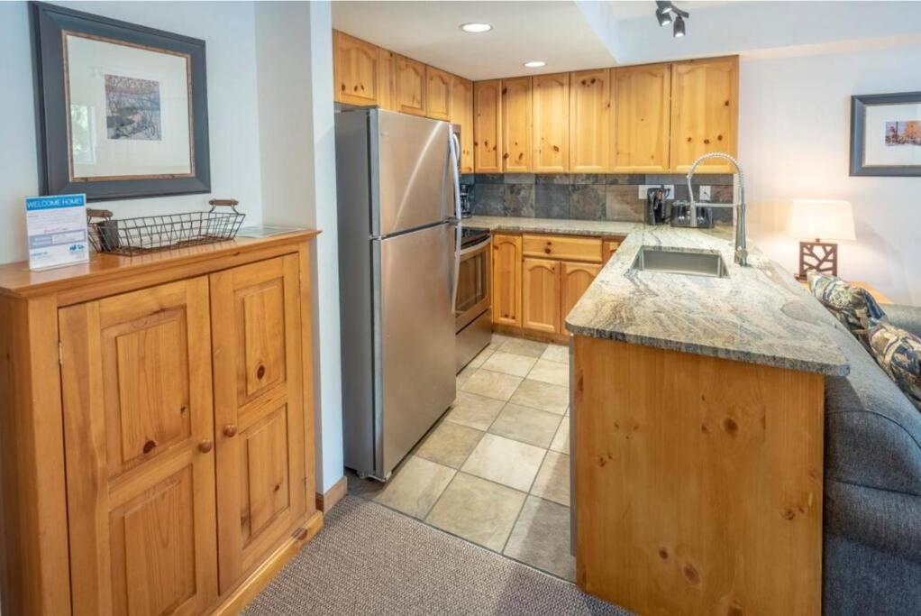 Whistler Steps to Village Sleeps 8 + Jacuz + Park