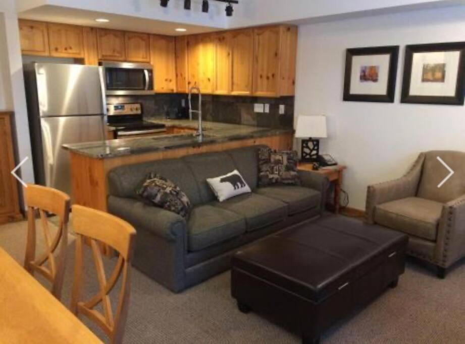 Whistler Steps to Village Sleeps 8 + Jacuz + Park