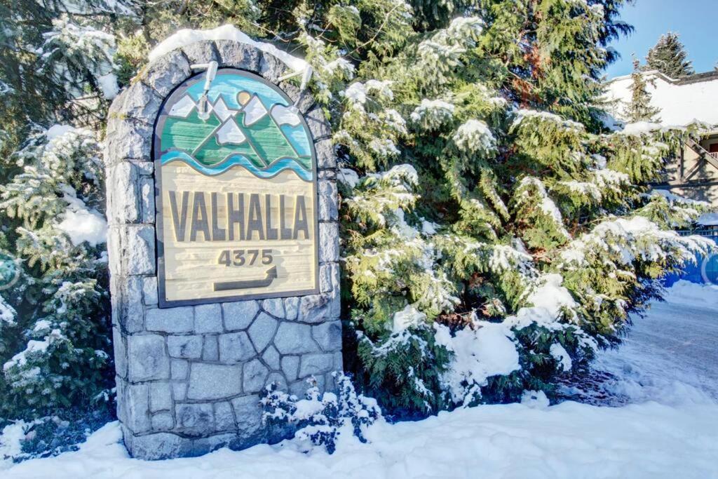 Whistler Steps to Village Sleeps 8 + Jacuz + Park