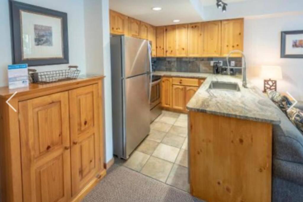 Whistler Steps to Village Sleeps 8 + Jacuz + Park