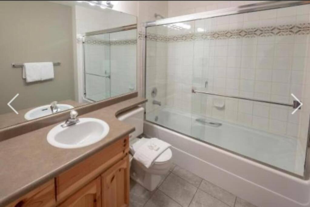 Whistler Steps to Village Sleeps 8 + Jacuz + Park
