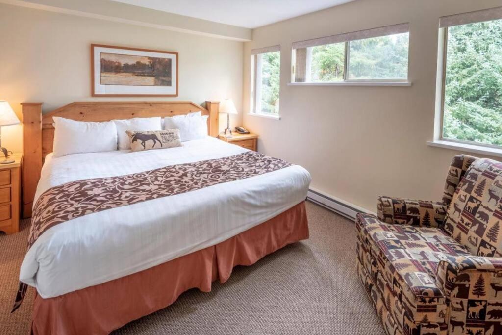 Whistler Steps to Village Sleeps 8 + Jacuz + Park