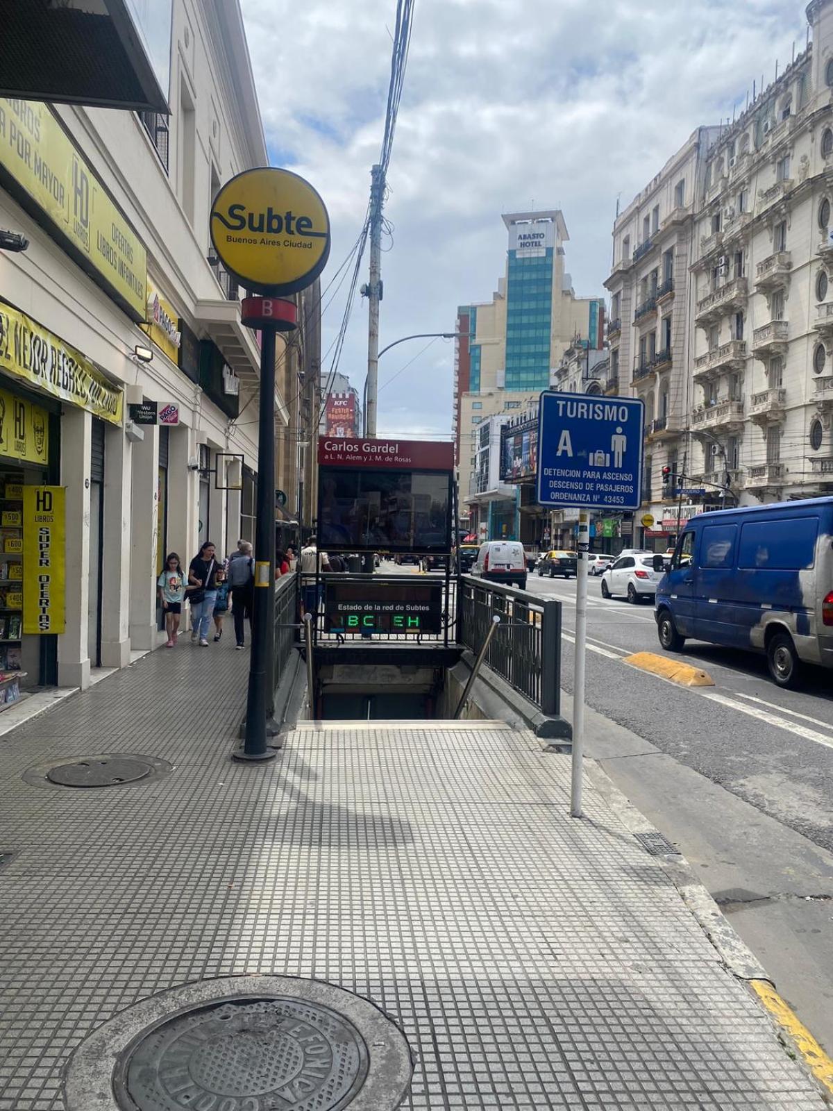 Avenida Corrientes y Billinghurst a metros de Abasto Shopping