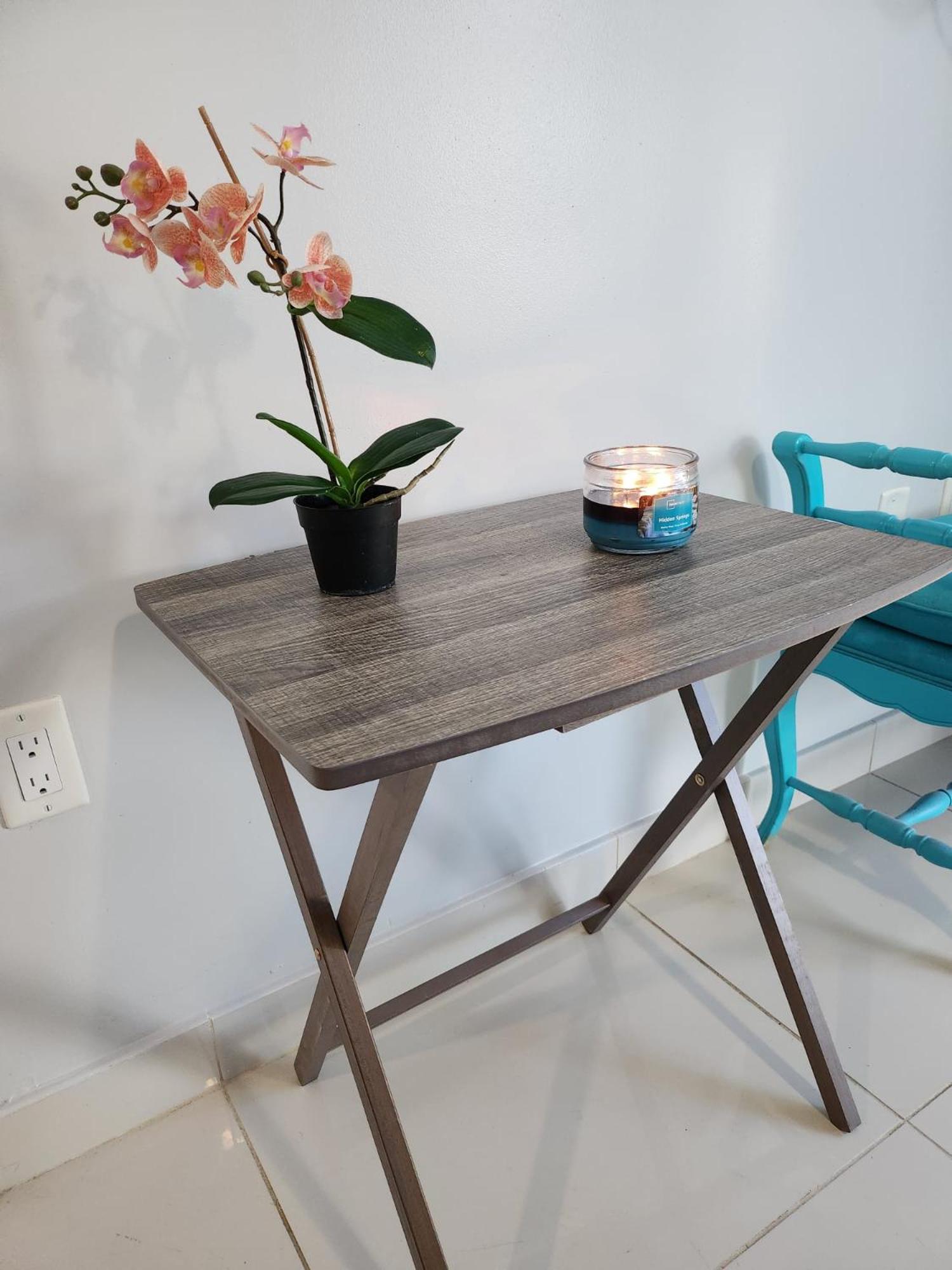 LixyLouis minutes from Miami International Airport