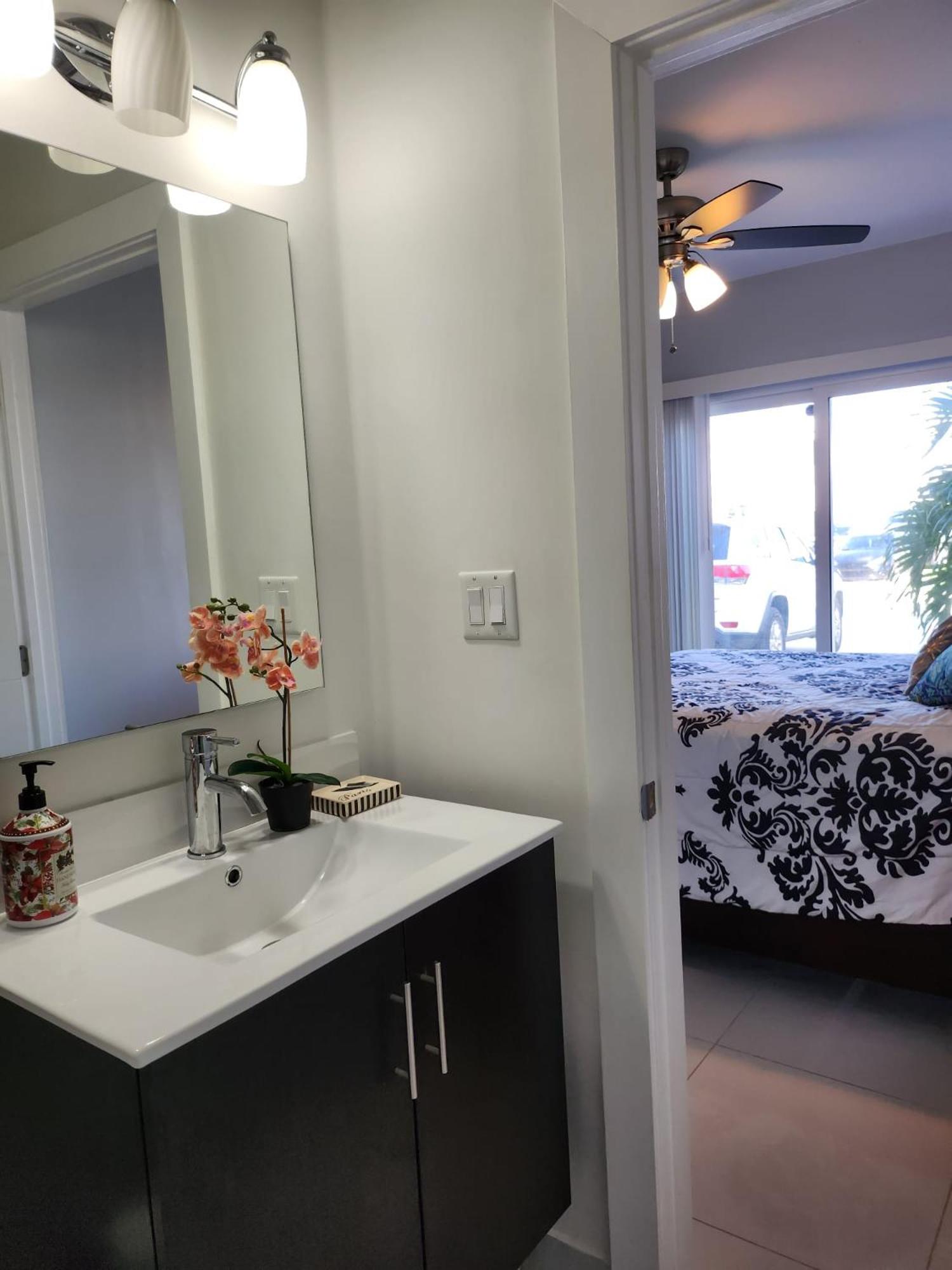 LixyLouis minutes from Miami International Airport