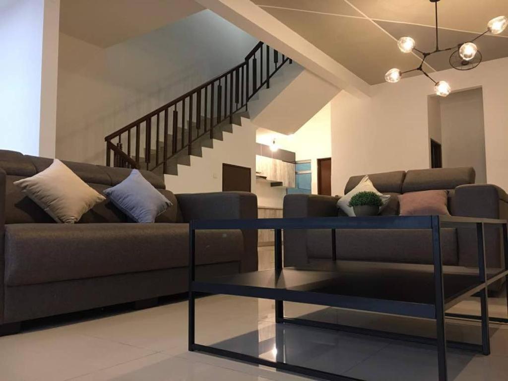 Michelle Escadia Homestay 3, 4 bedrooms unit photo 1