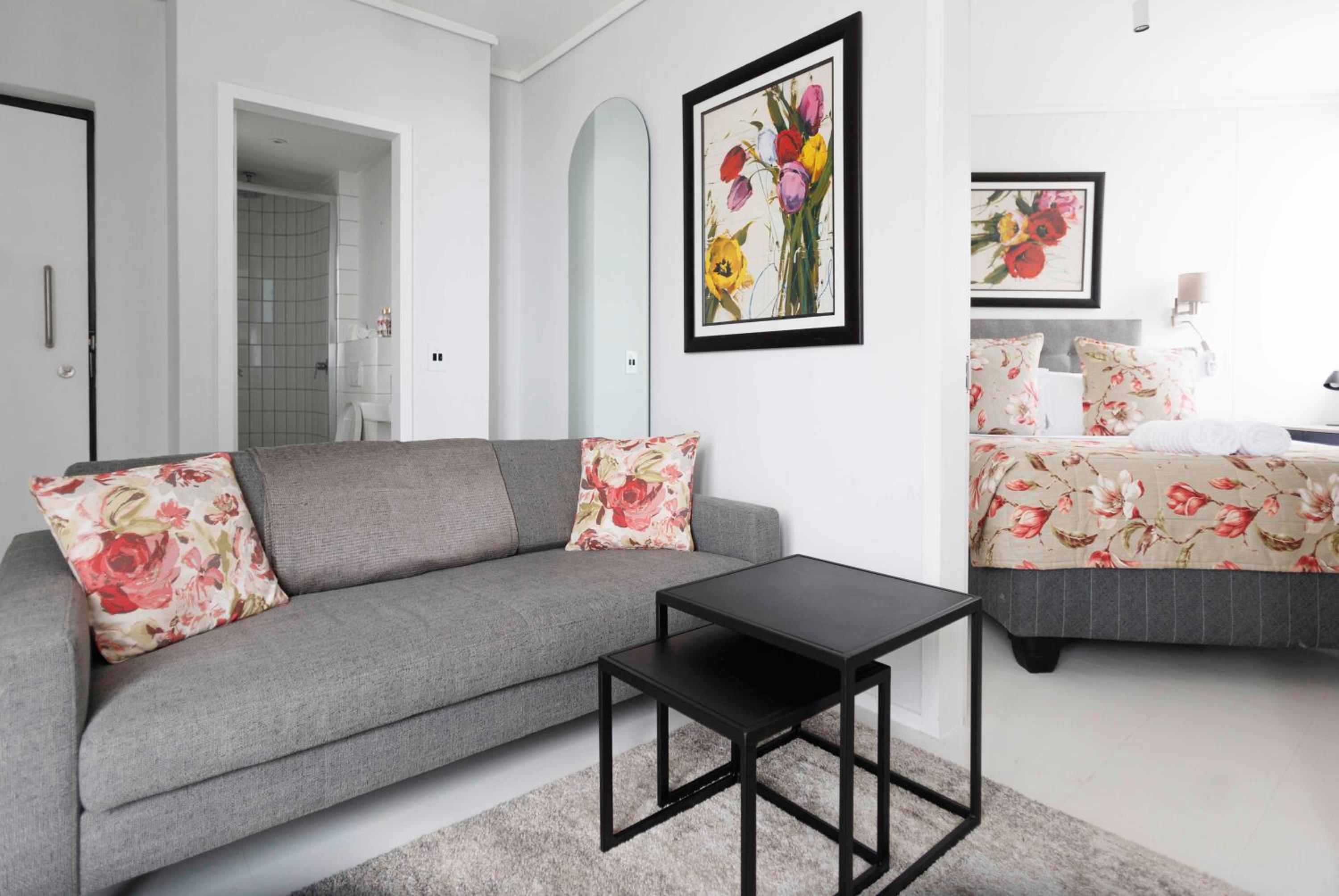 Flamingo luxury one bed room apartment in the heart of Sea Point Best location 24 7 security 5 mins to beach Book Now view 2