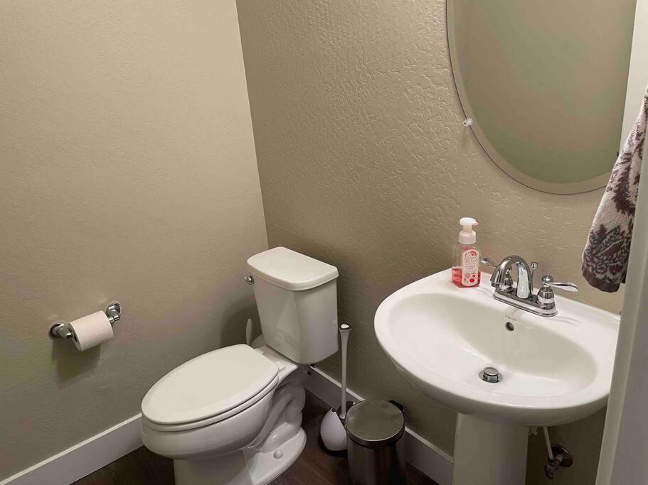 Family friendly 4-bdrm 3.5 bath w guest suite view 3
