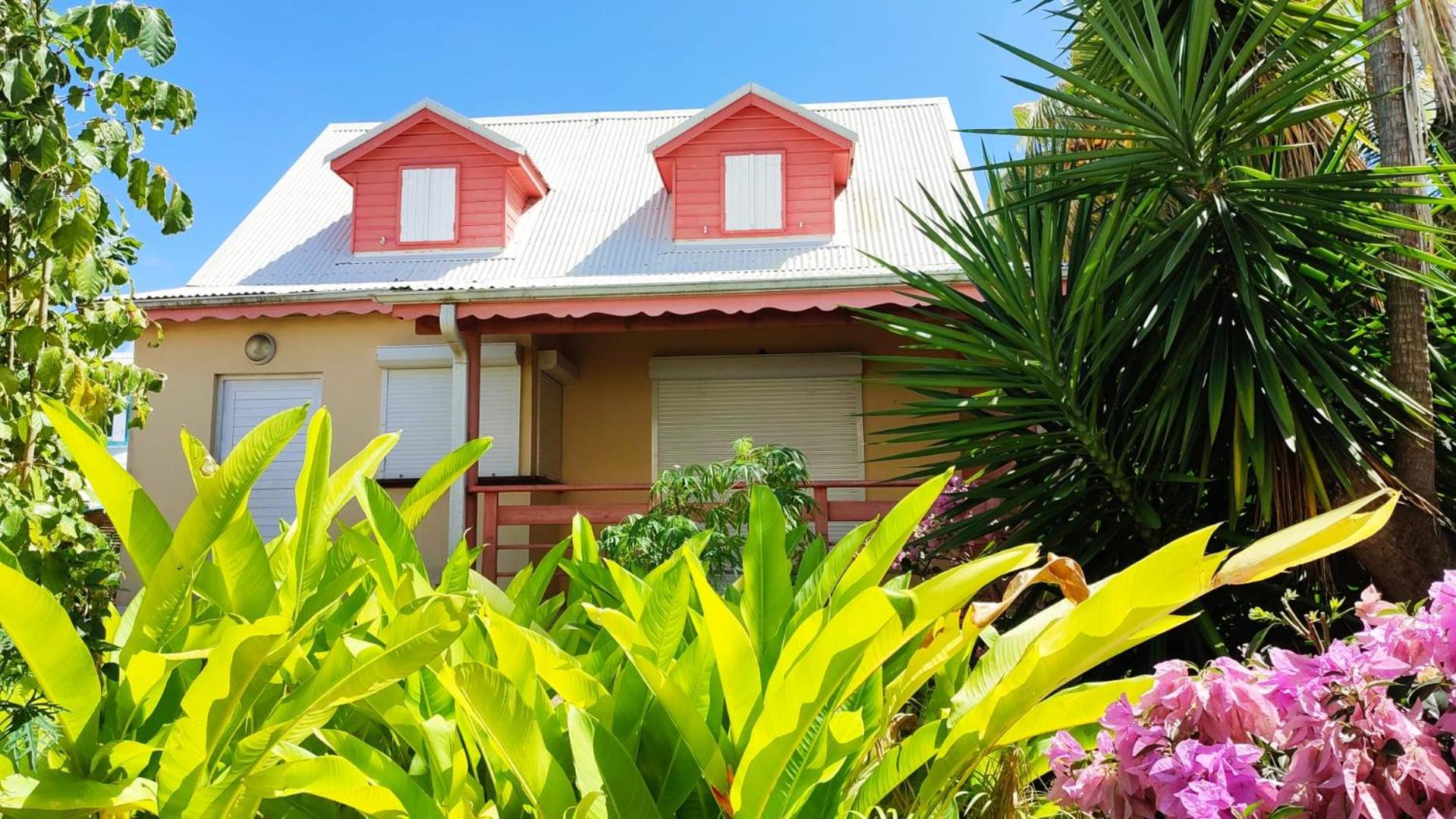 Charmante villa avec accès direct à la mer view 3