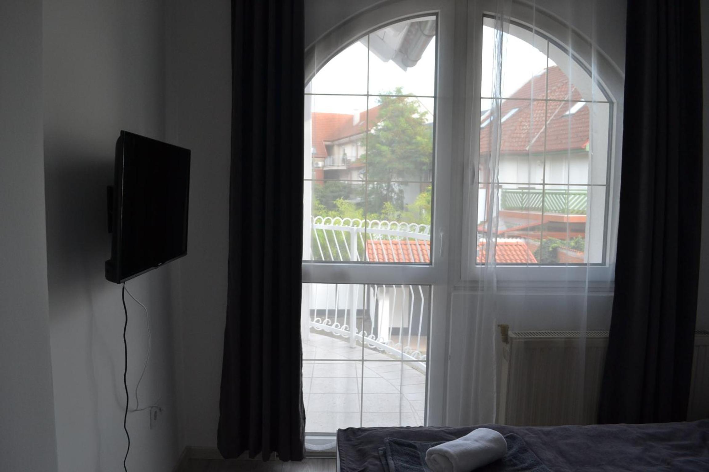 Főnix Design Rooms view 3