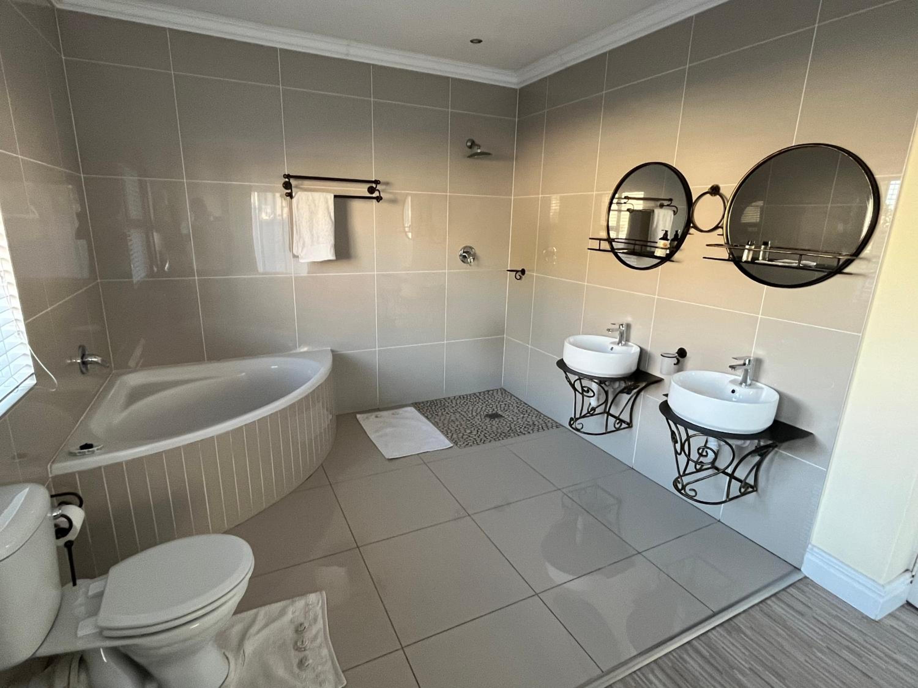 Lovely and Peaceful 3 bedroom house view 4