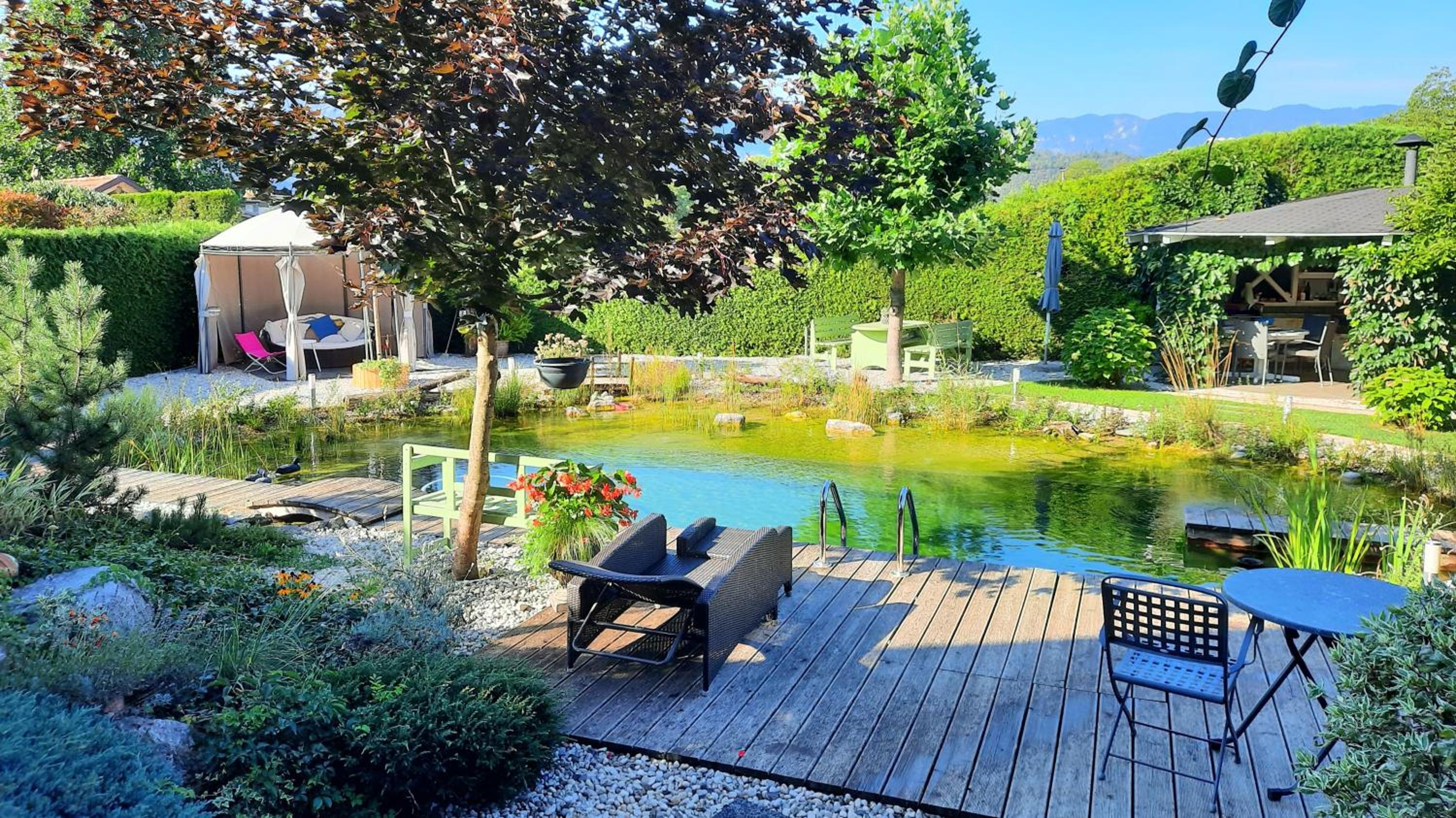 Garden Paradise Bled Apartments - garden, pond and castle view view 2