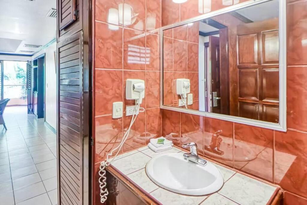 Lovely Condo closed to Manuel Antonio beach view 2