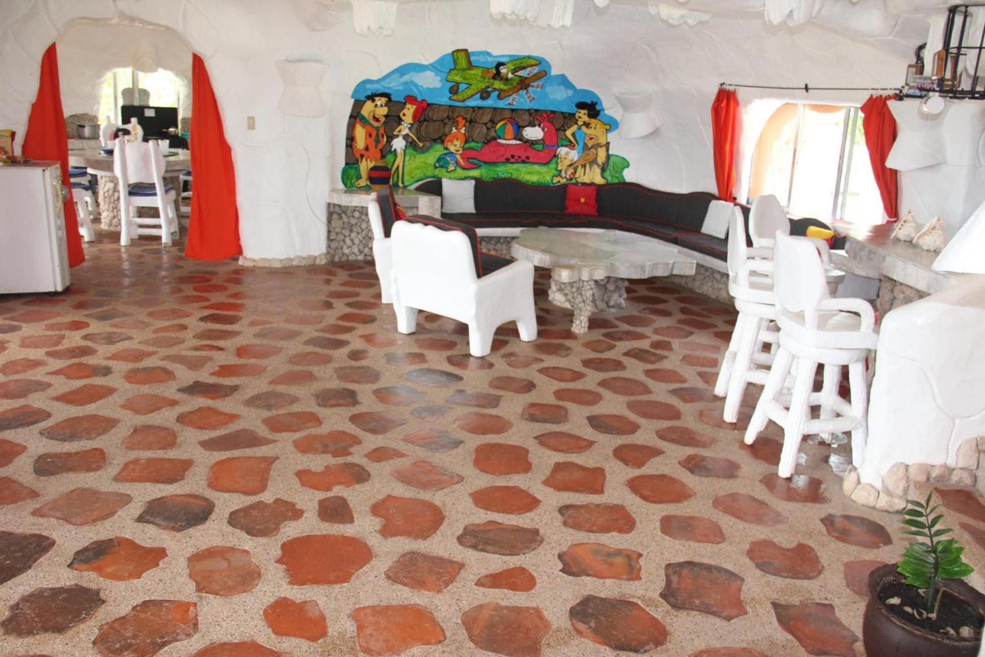 FLINTSTONE CAVE HOUSE