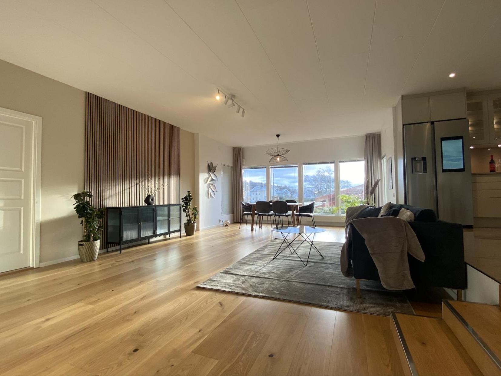 Luxurious villa with free parking view 2