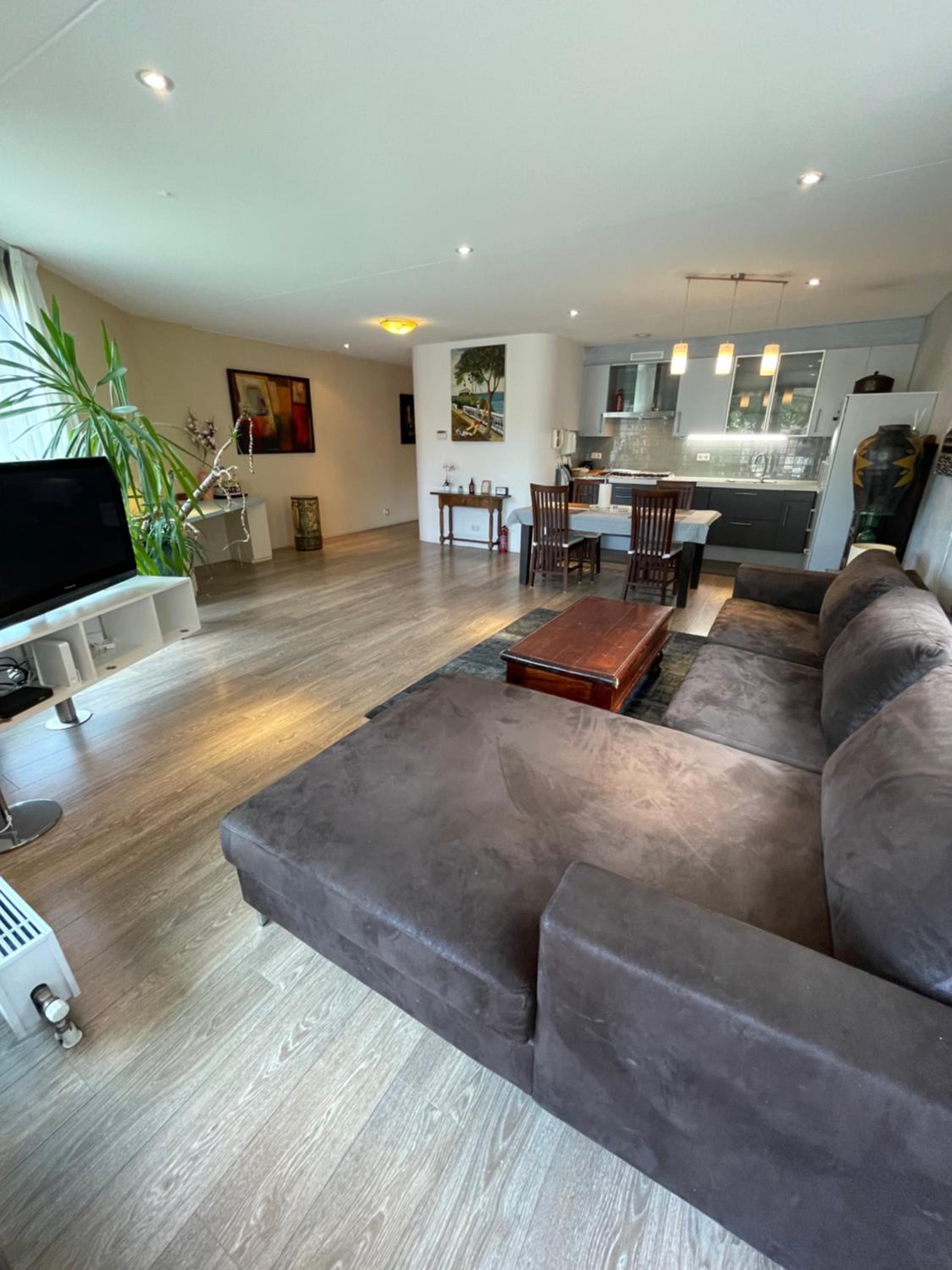 Lounge Park Apartment