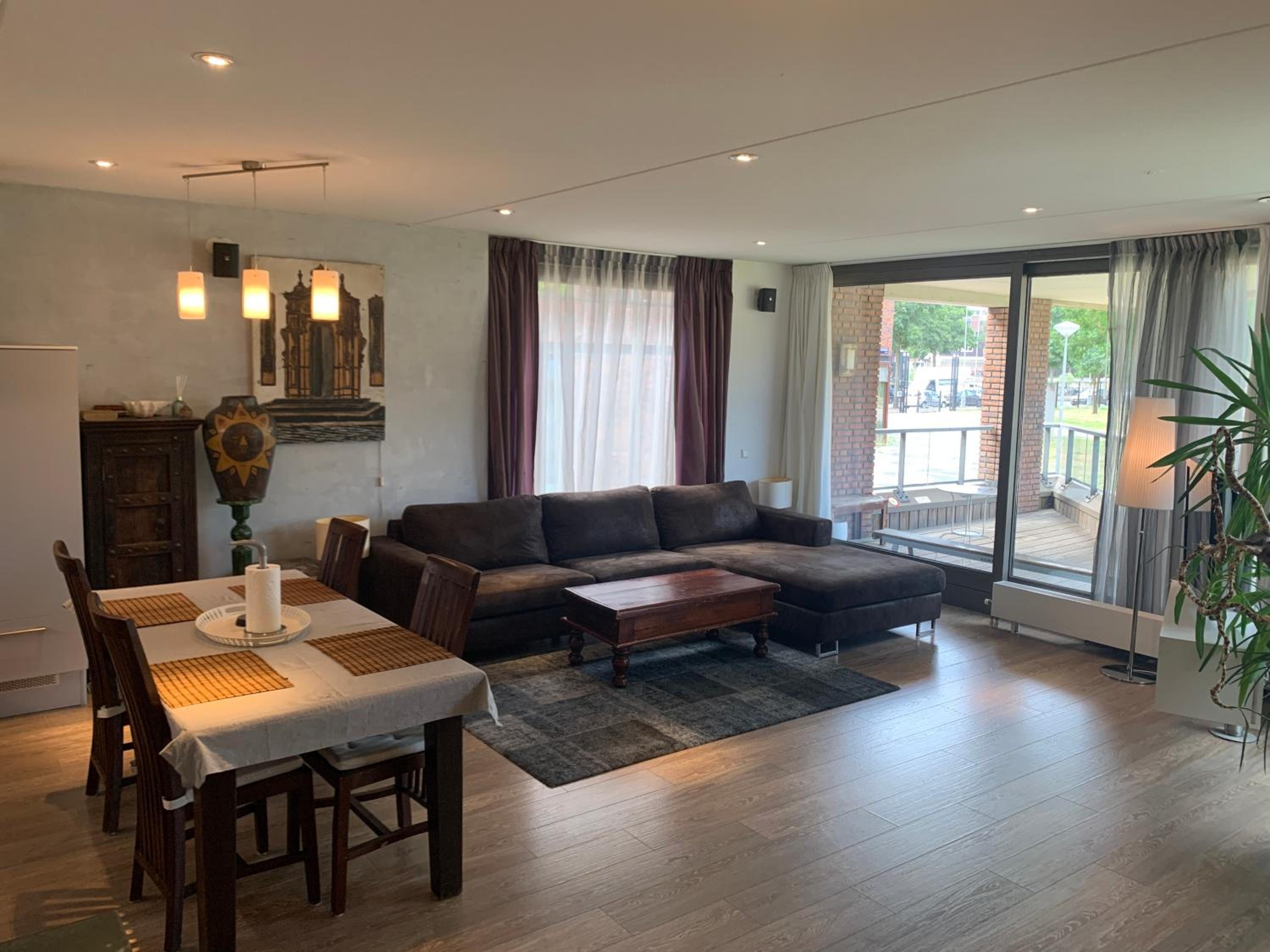 Lounge Park Apartment