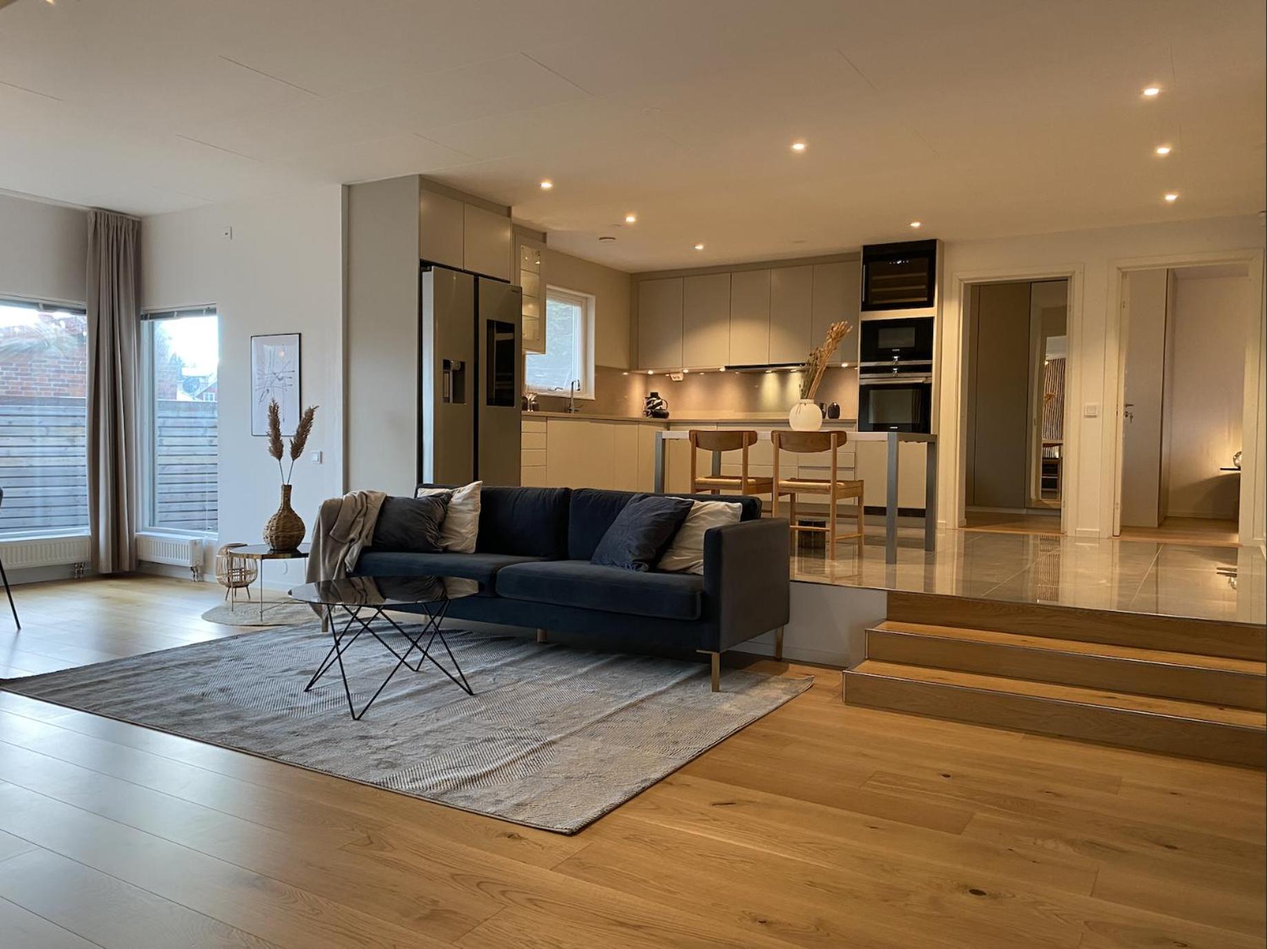 Luxurious villa with free parking view 4