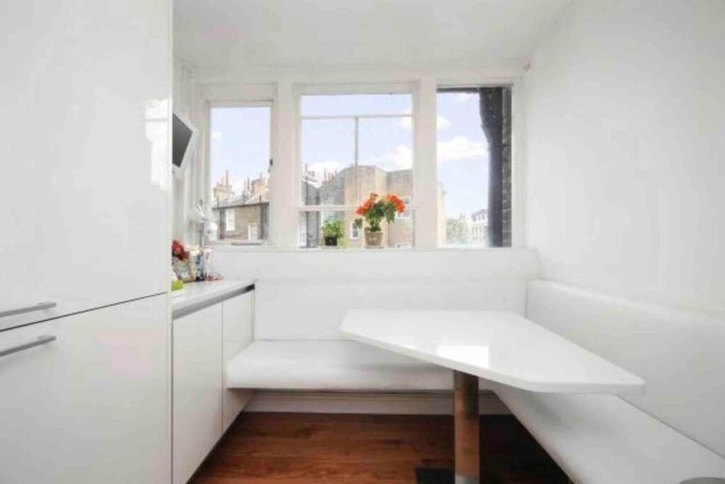 Stunning Grand 2 bed, 2 bath apartment,