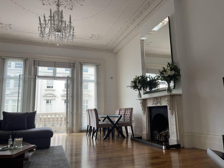 Stunning Grand 2 bed, 2 bath apartment,