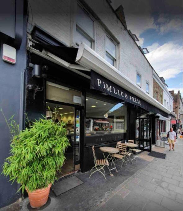 Stunning Grand 2 bed, 2 bath apartment,