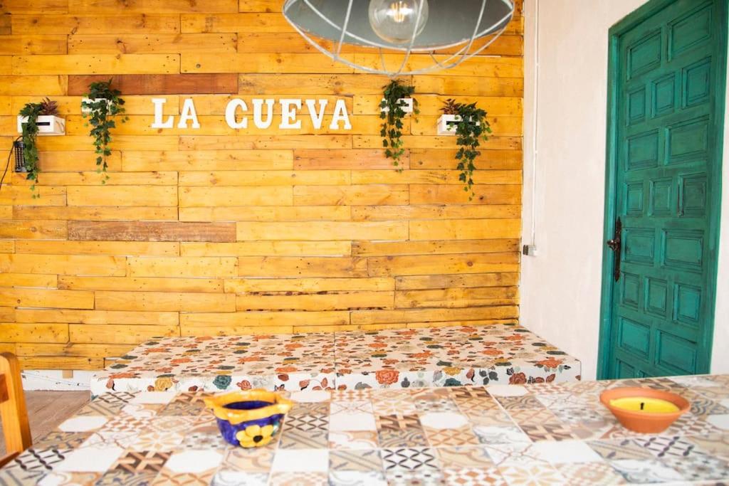 Preciosa casa-cueva con bañera