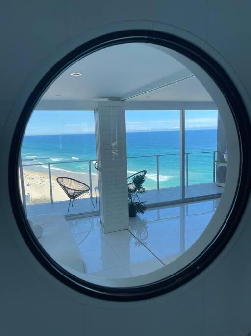 Absolute Beachfront Central Surfers Paradise view 2