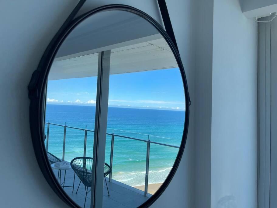 Absolute Beachfront Central Surfers Paradise view 4