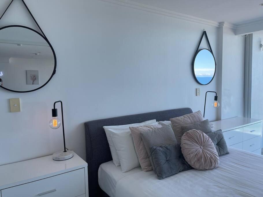 Absolute Beachfront Central Surfers Paradise view 5