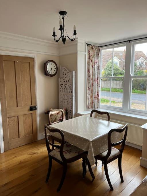 Beautiful, rustic bungalow view 4