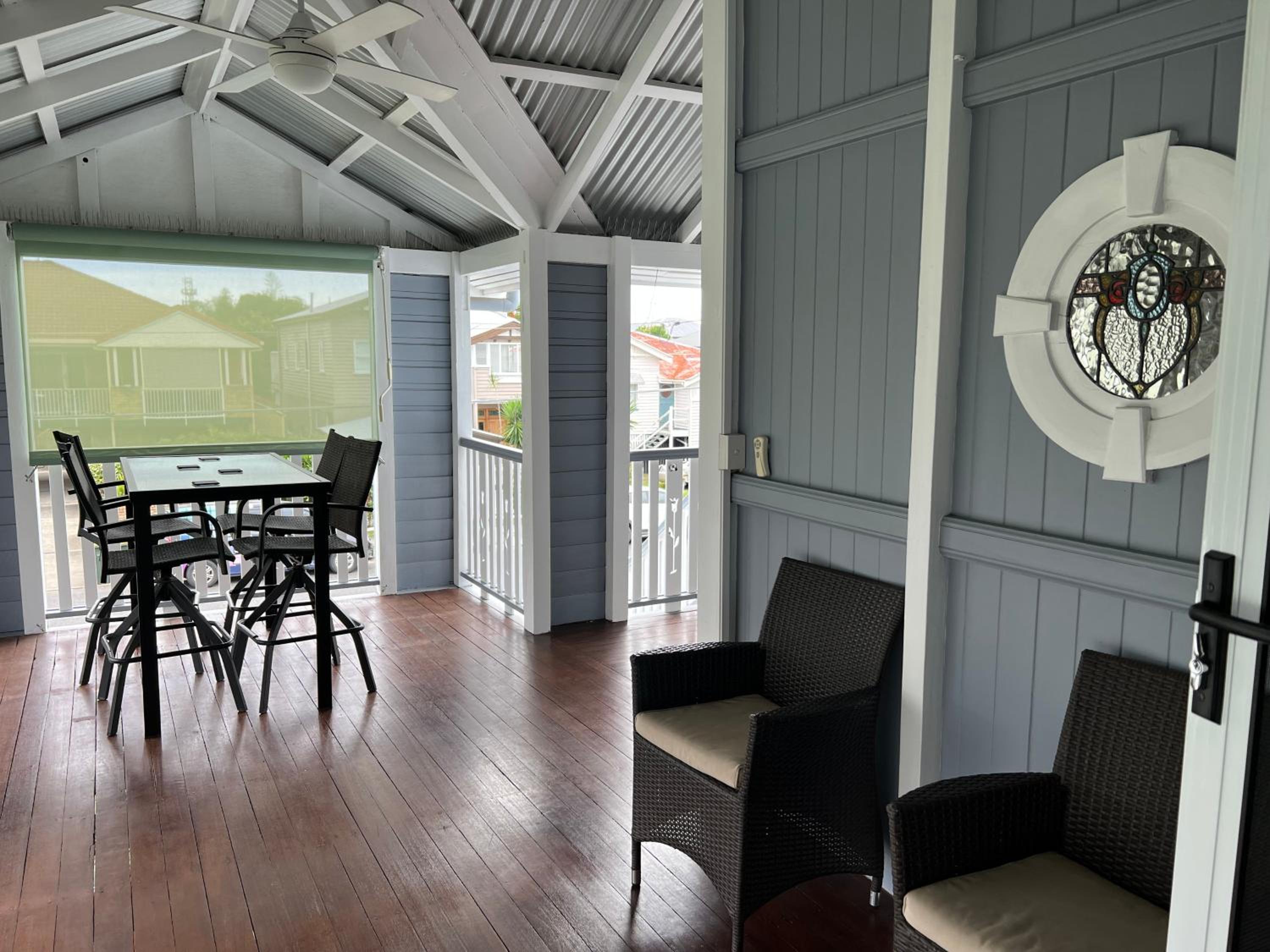 Brisbane Vacations - Old Queensland Charm Entire upper level - Property Image 10