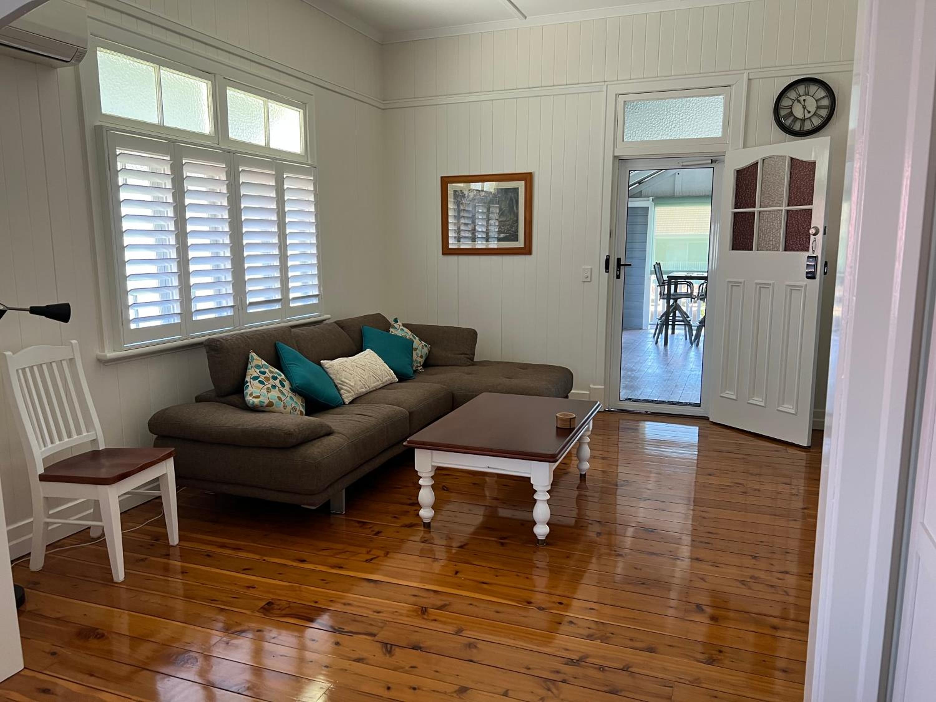 Brisbane Vacations - Old Queensland Charm Entire upper level - Property Image 5