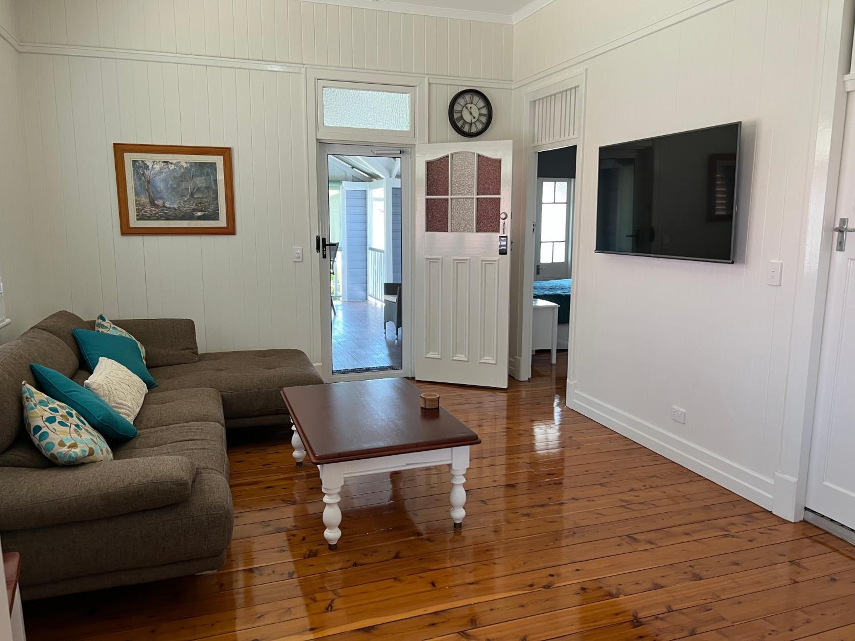 Brisbane Vacations - Old Queensland Charm Entire upper level - Property Image 6